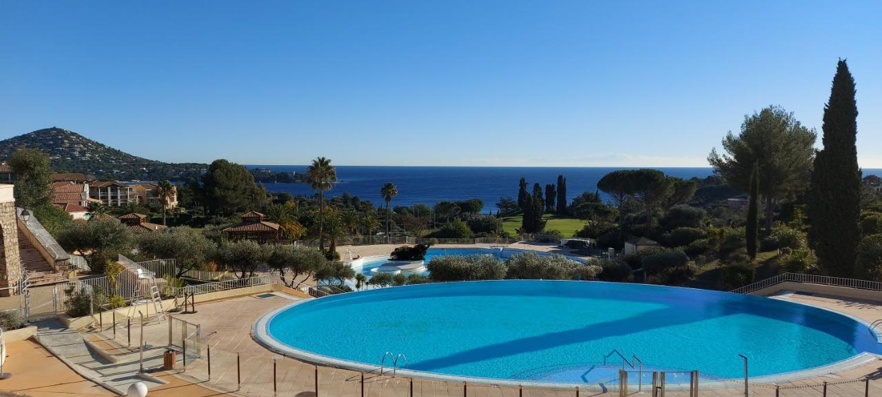Saint-Raphael- Vue Mer Et Massif De L'Esterel Bagian luar foto
