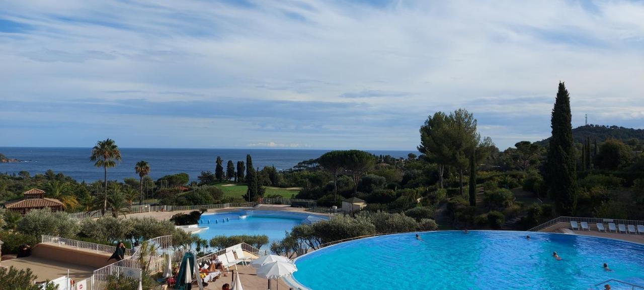 Saint-Raphael- Vue Mer Et Massif De L'Esterel Bagian luar foto