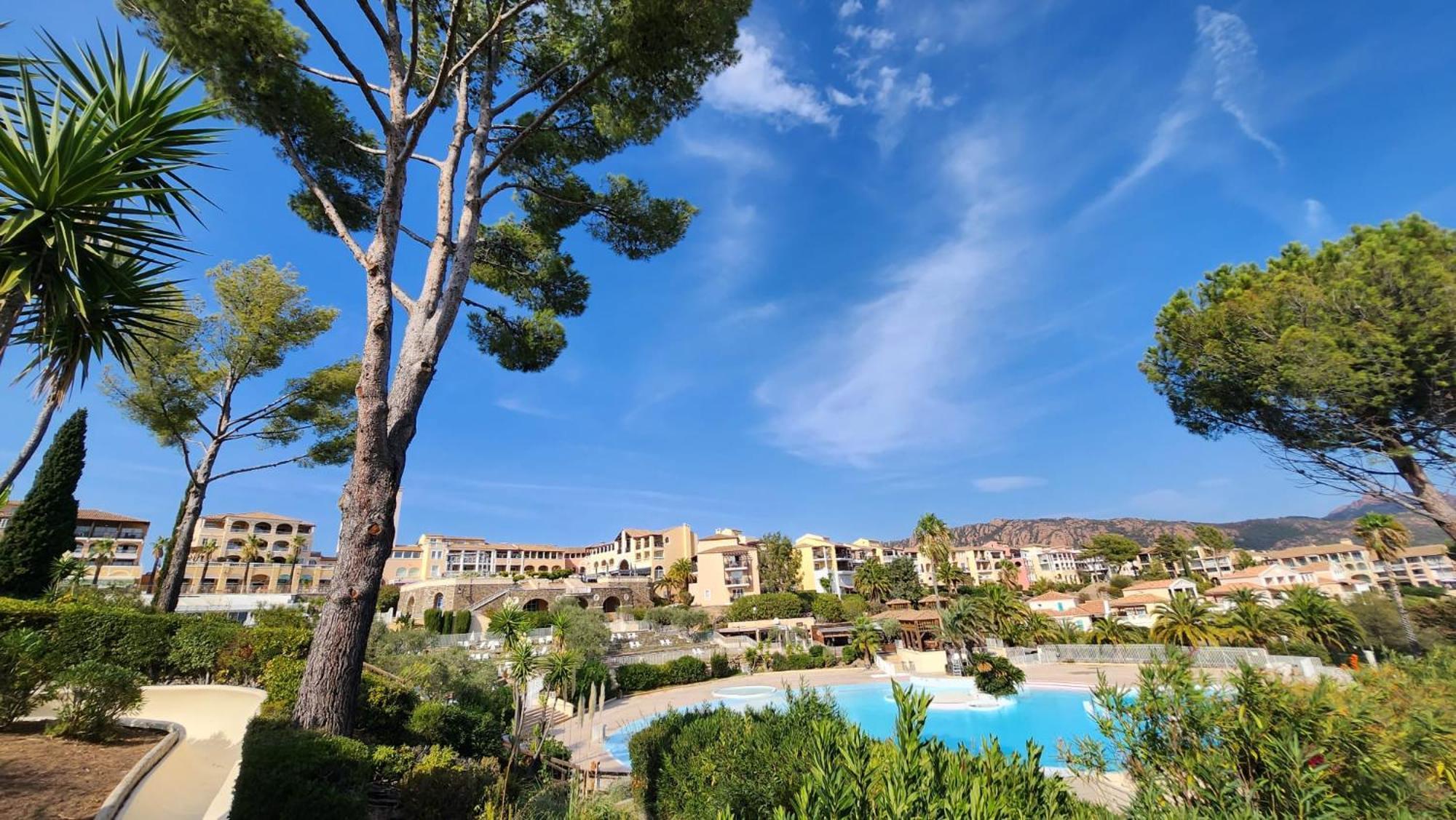 Saint-Raphael- Vue Mer Et Massif De L'Esterel Bagian luar foto